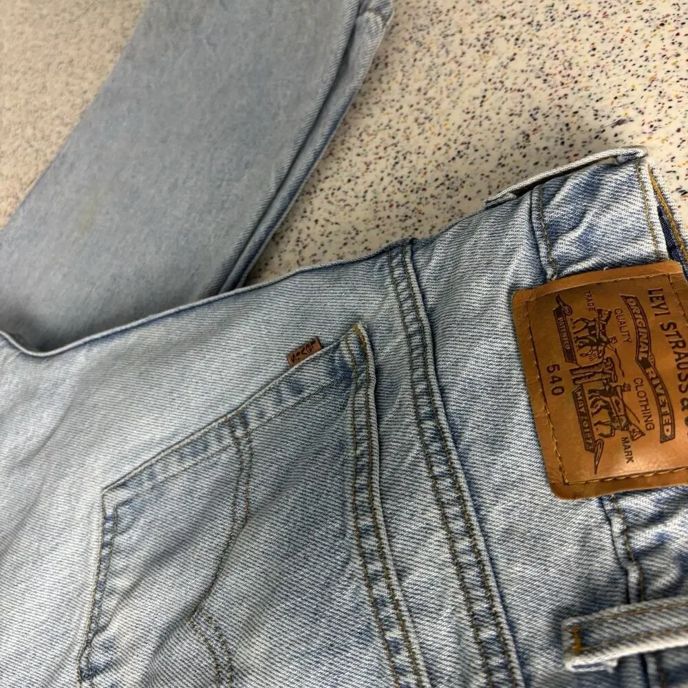 Vintage 90’s LEVI 540 Orange Tab Relaxed Fit Men’s Light Blue Denim Jeans 35x30
